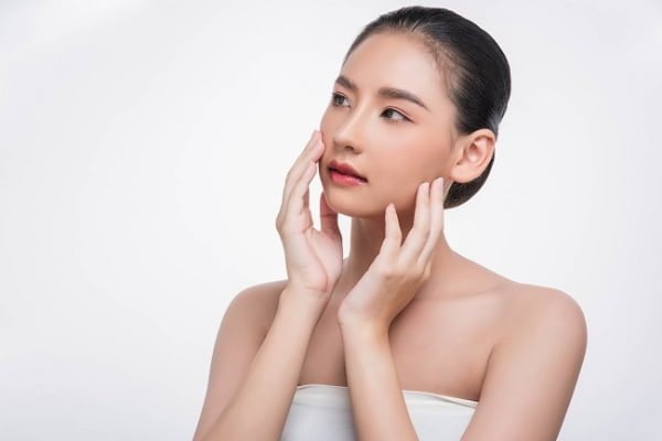 Thực hư nâng mũi sụn sườn có bị teo lại không? Bác sĩ tại ALEGA giải đáp 3 Khách hàng nâng mũi bằng sụn sườn