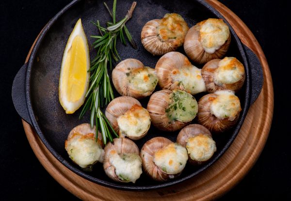 Nâng mũi ăn ốc được không? Những lưu ý bạn không nên bỏ qua ? 3 Sau 1 tháng bạn có thể thêm món ốc vào thực đơn.