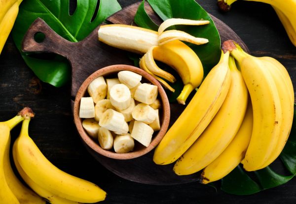 Nâng mũi ăn chuối có sao không?